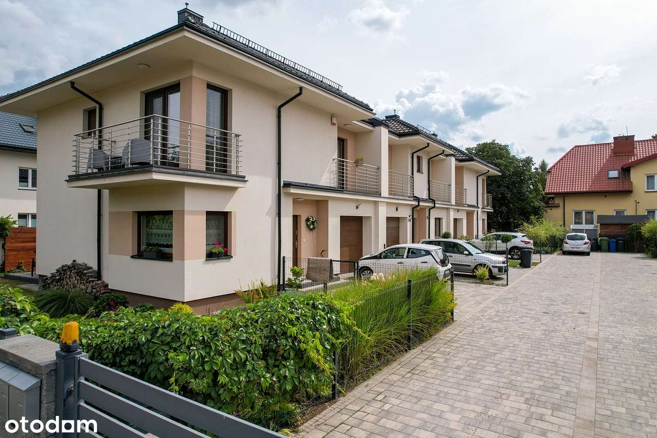 Dom w zielonym i cichynm zakątku-11