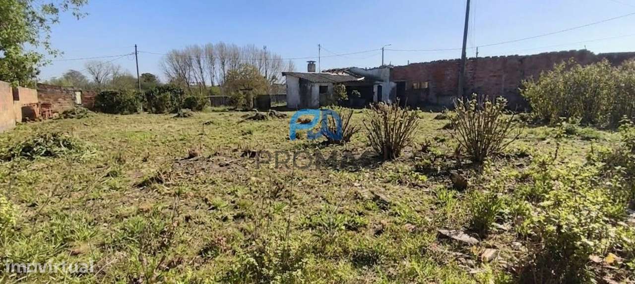 Oportunidade Única em Ovar: Terreno Urbano 1.282 m² com Armazém Ruína - Grande imagem: 2/15