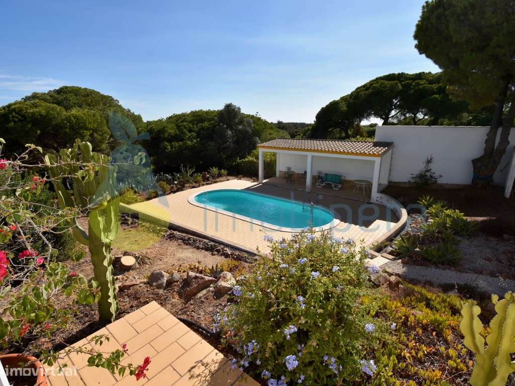 Terreno con charmosa Moradia na Zona Exclusiva da Praia do Carvoeir... - Grande imagem: 5/32