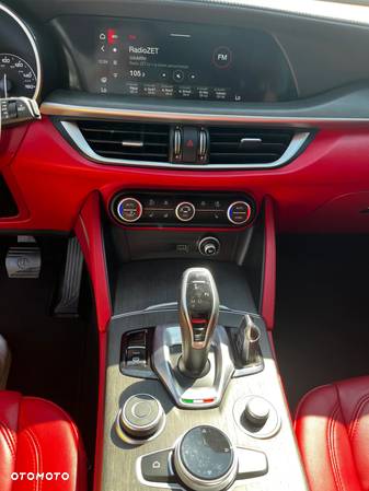 Alfa Romeo Stelvio 2.0 Turbo 16V AT8-Q4 Veloce Ti - 13