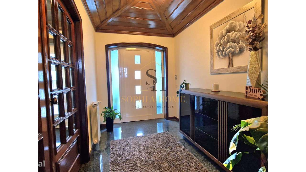 Moradia Independente T4+2 com 475 m²-11