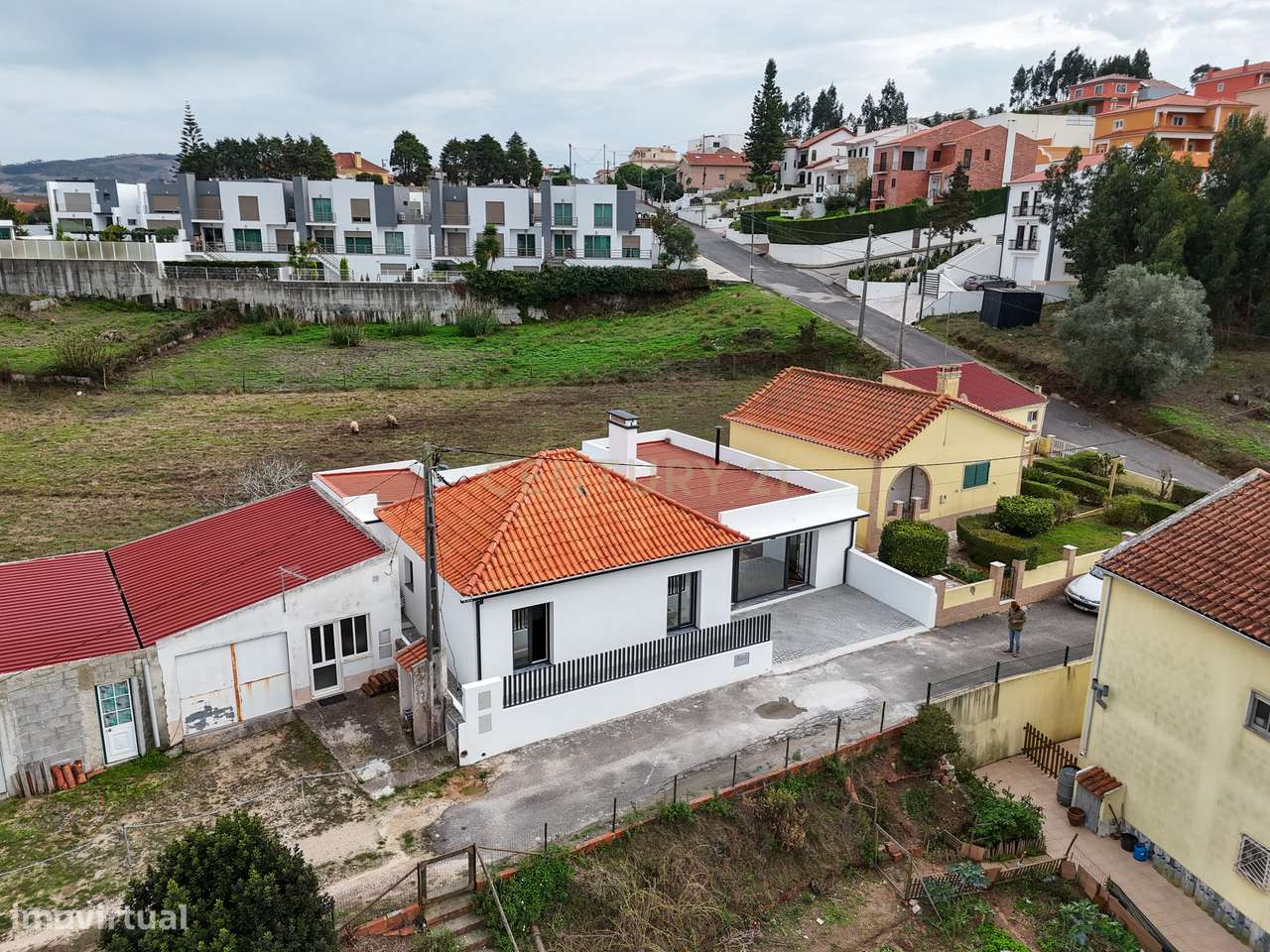 Moradia Renovada com Jardim, no Sarge-25