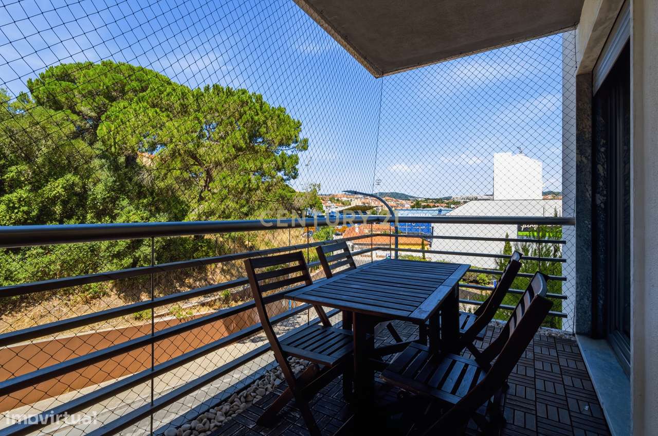 Elegante Apartamento T3 no Estoril com Box Fechada para 3 carros a pou-7