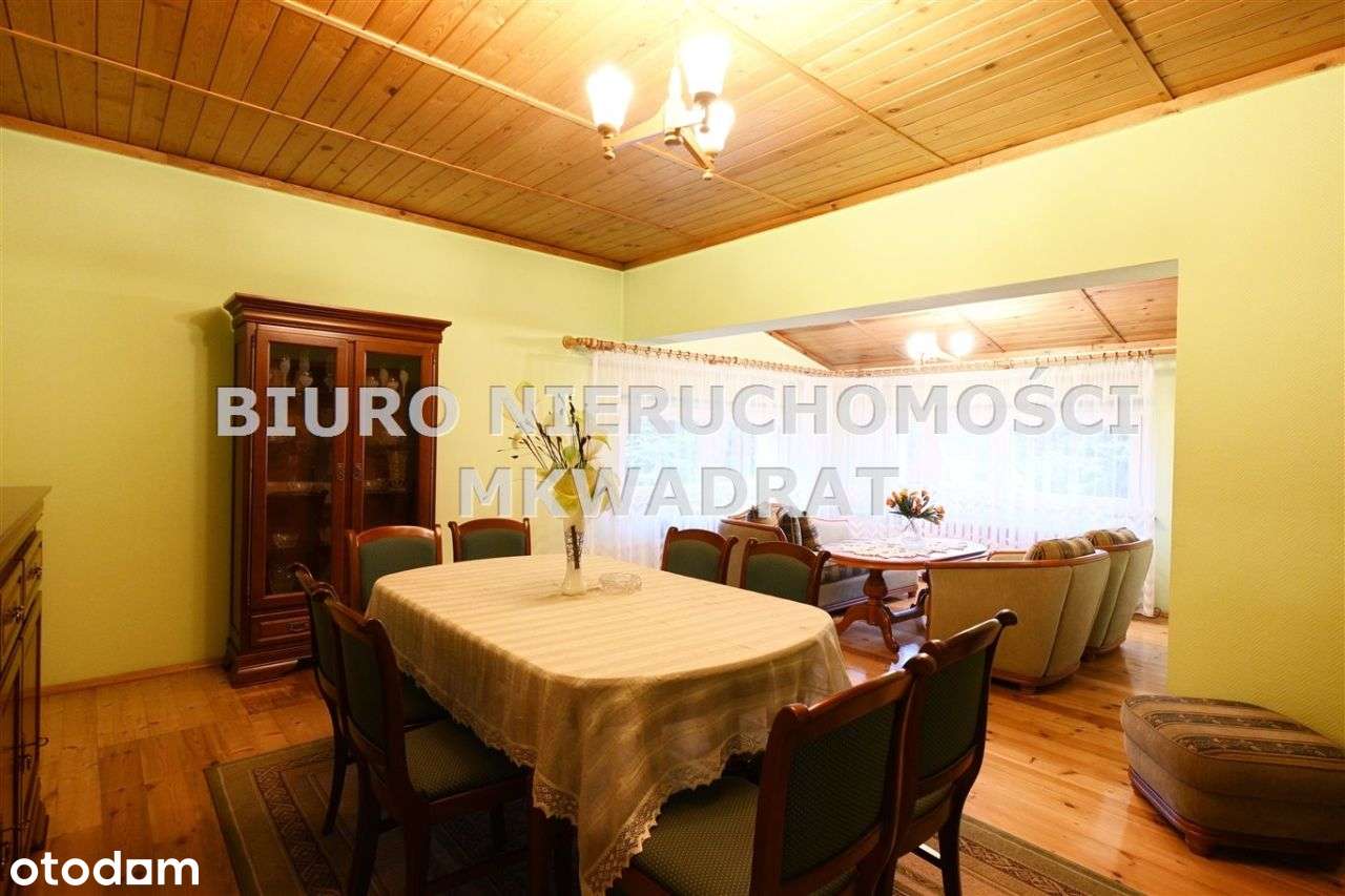 Zadbany, duży dom z garażem tuż przy centrum-14