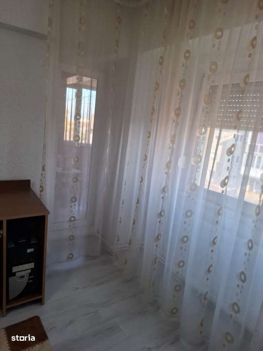 Apartament 4 camere  decomandate cu vedere pe doua parti in Nadlac-14