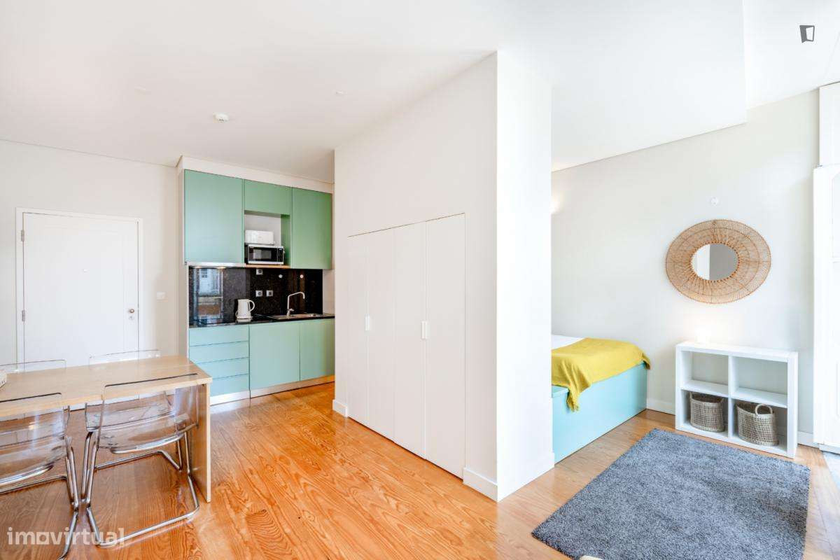 Estúdio - localizado em Santo Ildefonso Porto - Grande imagem: 2/9