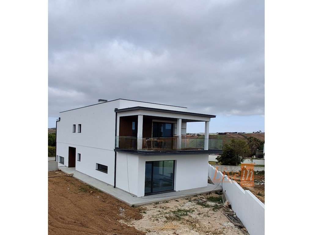 Moradia T5 Nova com 300 m² na Zona de São Pedro da Cadeira - Grande imagem: 2/47