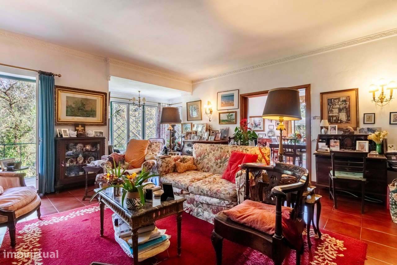 Moradia T6 c/ Terreno de 1600m2 c/ Piscina, Garagem e Anexos em Colare-46