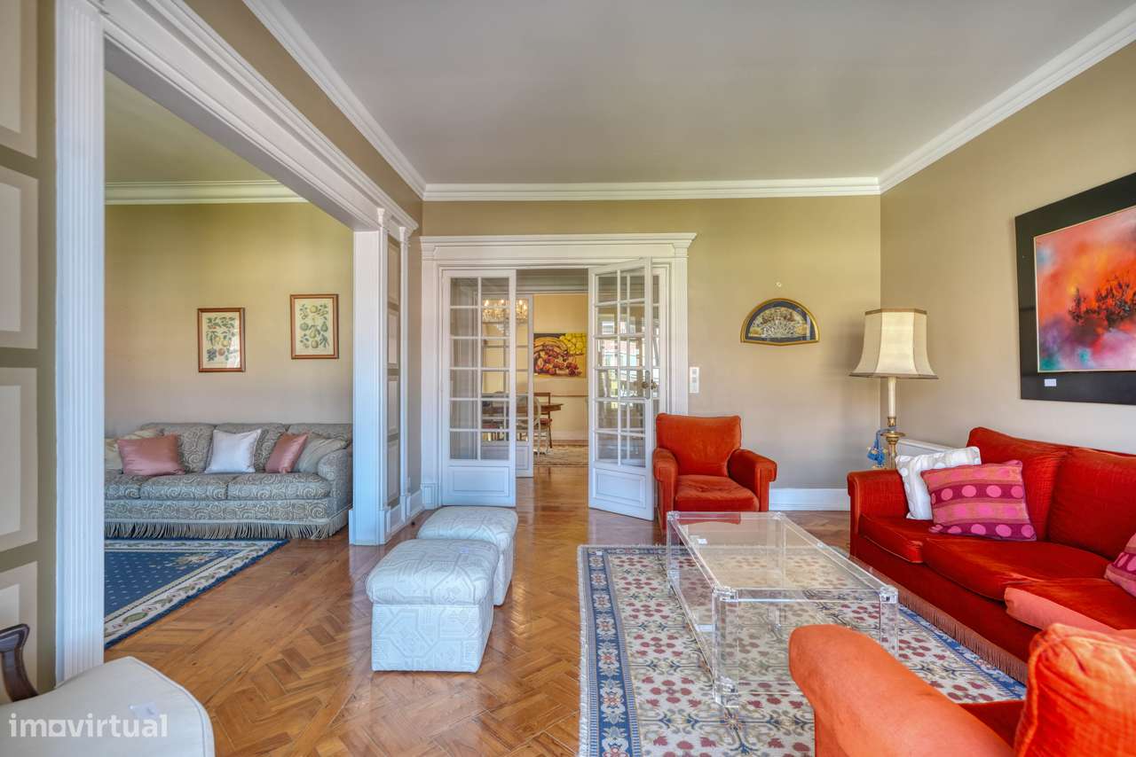 Apartamento T4 com varanda na Av. João XXI, Lisboa-47
