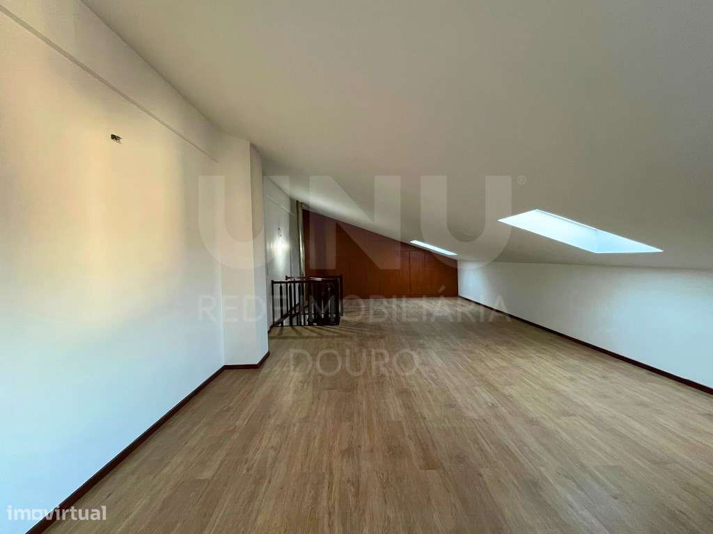 Apart. T2 Duplex Renovado | Oliveira do Douro, V.N. de Gaia-25