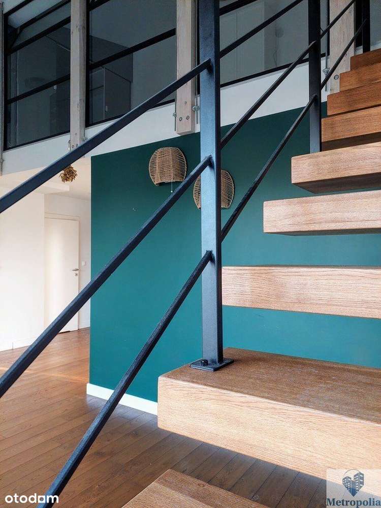 Nietuzinkowe lokum z antresolą i garderobą.-9