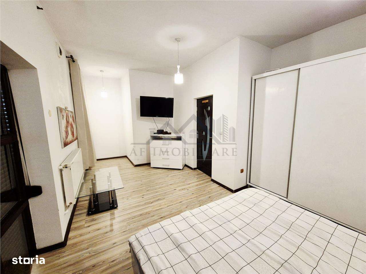 Casa tip duplex spatioasa cu garaj - Imagine principală: 4/19