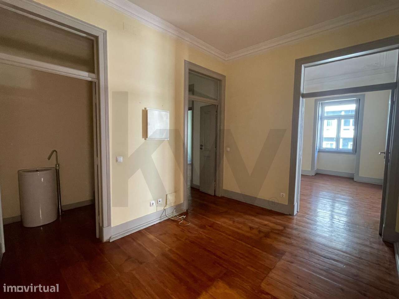 Apartamento de Charme em Prédio de Gaveto, com Quase 200 m2, de Luz e - Grande imagem: 3/55