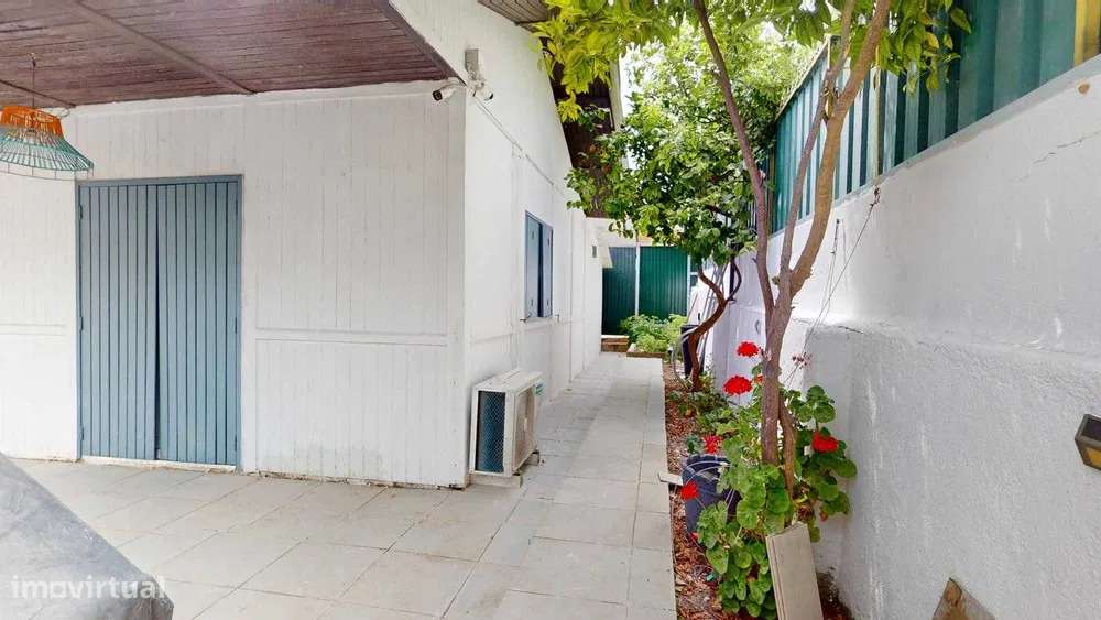 Moradia térrea T2 renovada Charneca de Caparica, garagem box 2 carros-8