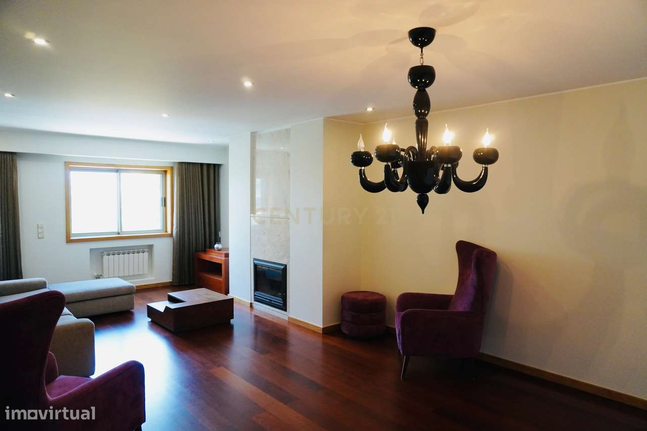 T3 com Suite, Varandas e Garagem em Lordelo do Ouro - Grande imagem: 2/29