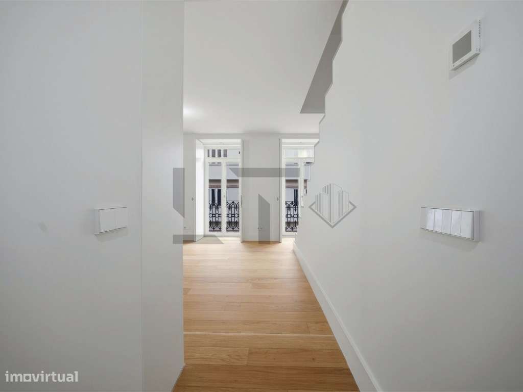Apartamento T2 com Garagem para Venda junto à Av. da Liberdade, Lisboa-7