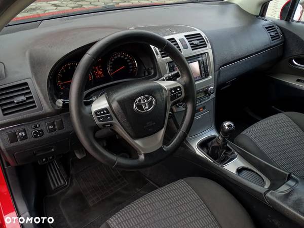 Toyota Avensis 1.8 Premium - 18