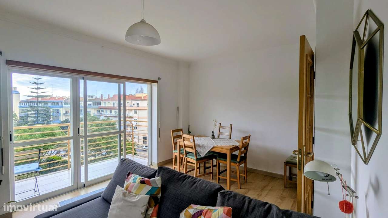 Luminoso T2 na Costa da Caparica | Garagem + Arrecadação | Elevador - Grande imagem: 2/6