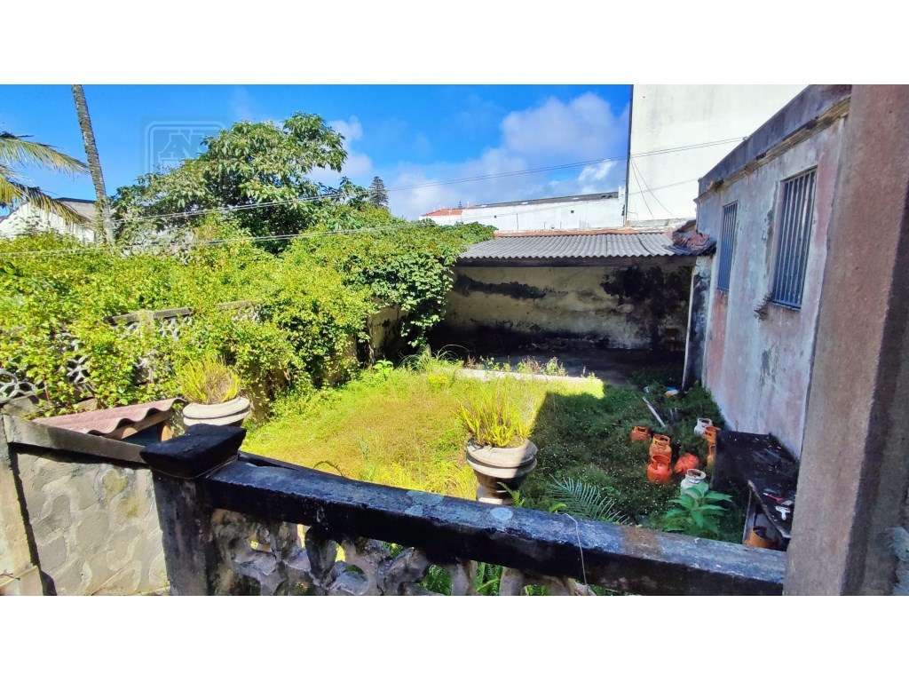 AMPLO EDIFÍCIO - MORADIA para VENDA no centro histórico de Ponta De...-11