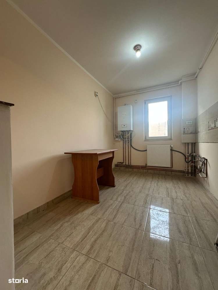 Apartament cu 2 camere,semidecomandat - zona Tractorul - Imagine principală: 5/7