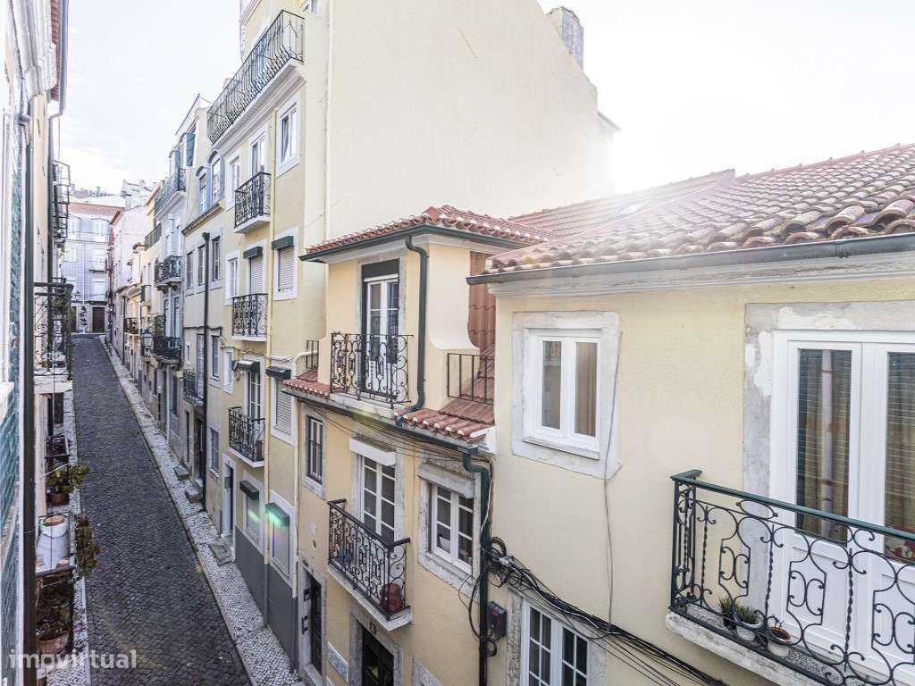 T4 renovado no centro de Lisboa, perto da Avenida da Liberdade-24