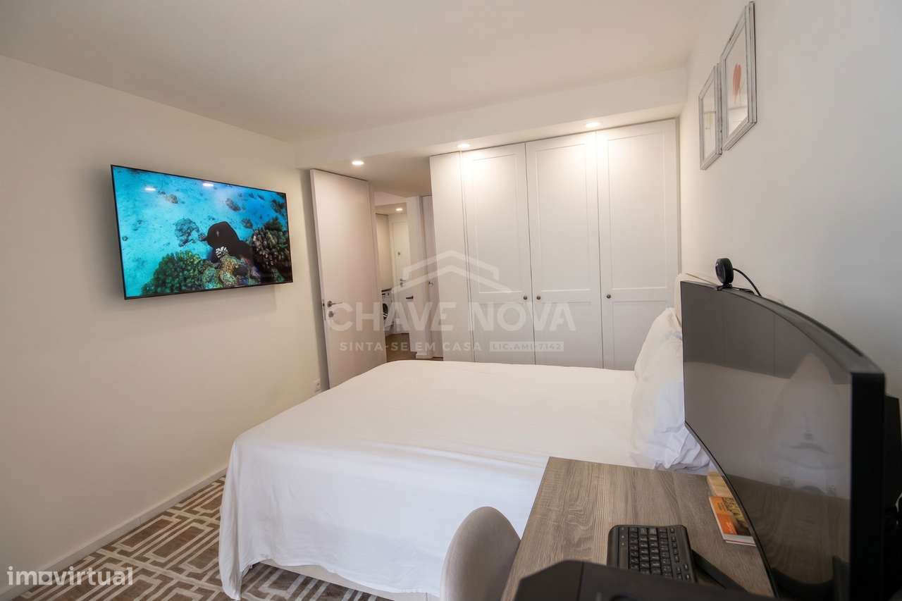 T2 Como Novo c/ Terraço em Santa Marinha (Candal)-24