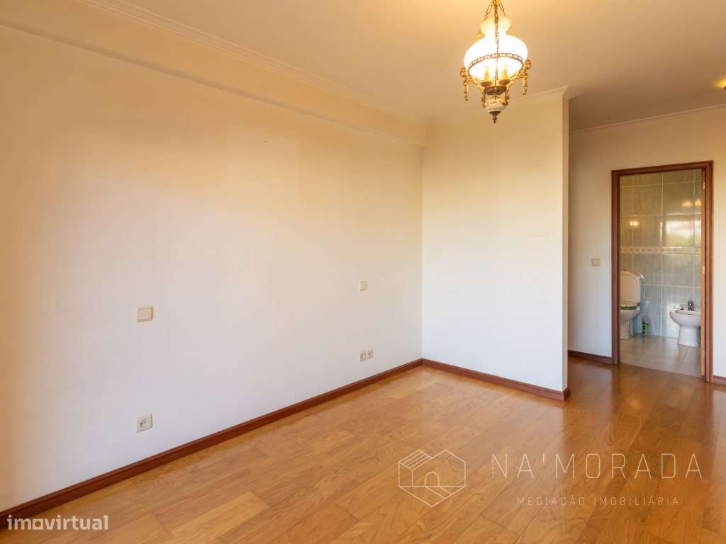 Apartamento T3 em Sanguedo em Edifício Modernizado e Ótimos Acessos-21
