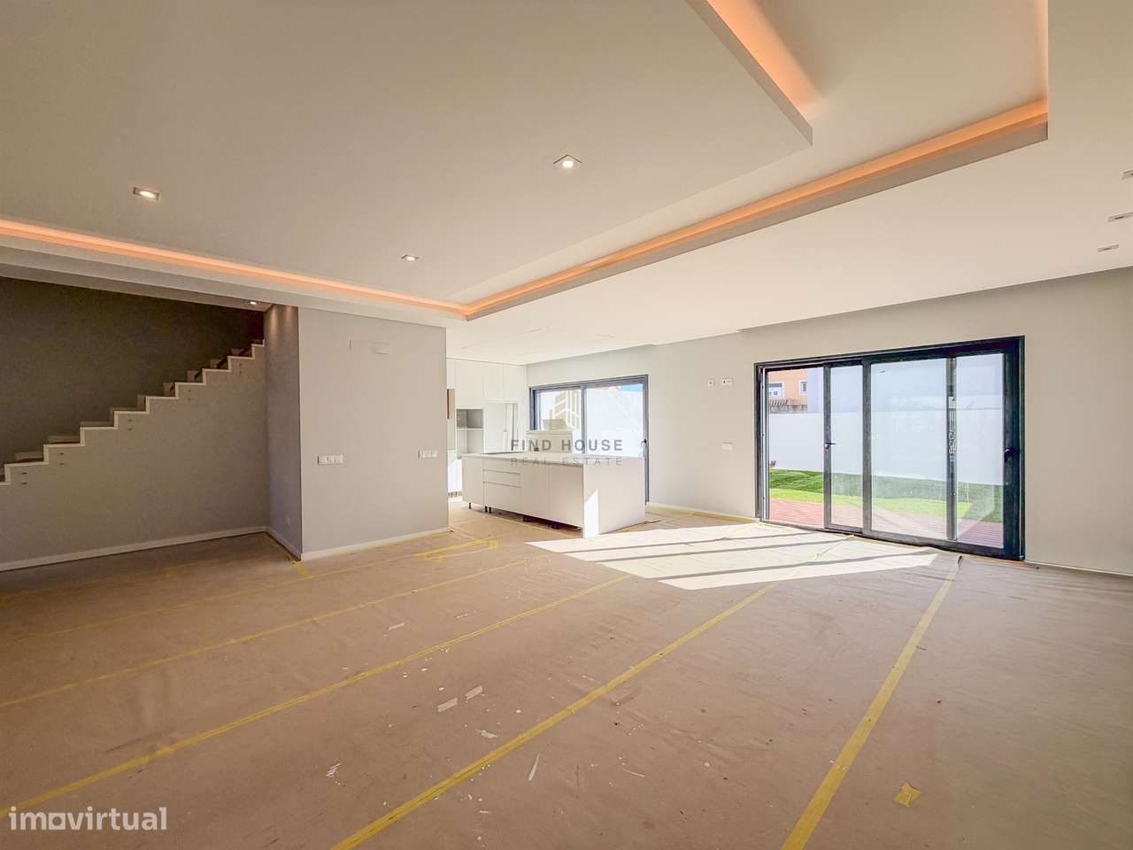 Vende-se Moradia T4 com jardim em Albarraque-11