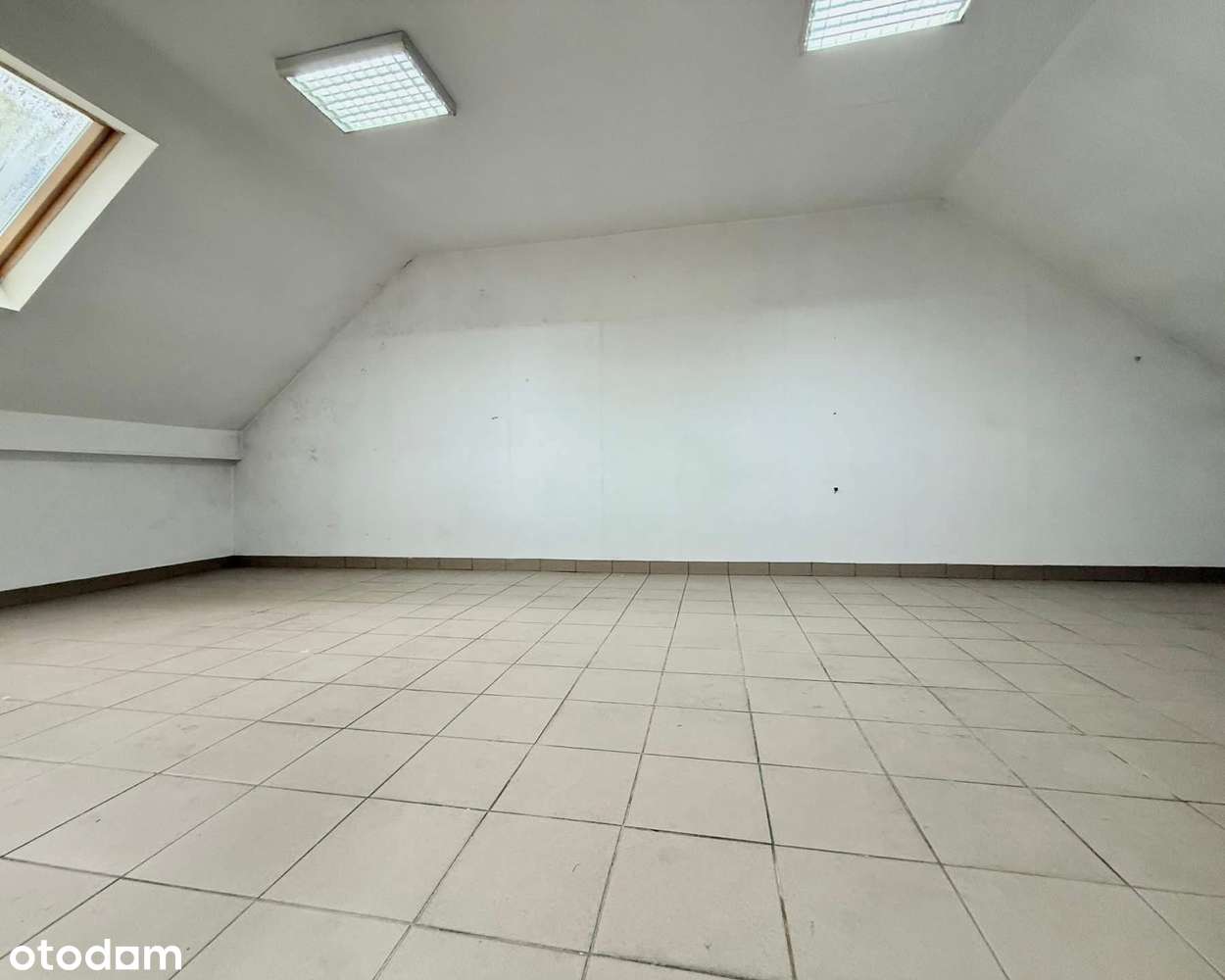 Dom z częścią usługową w doskonałej lokalizacji-16