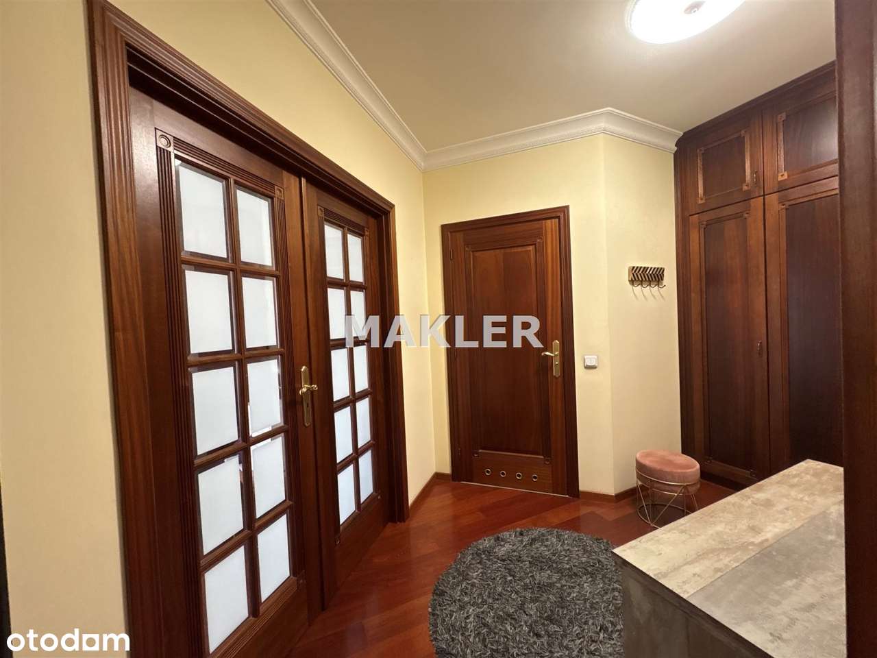 Eleganckie mieszkanie z miejscem w hali - Bielawy - Pełny obrazek: 5/15