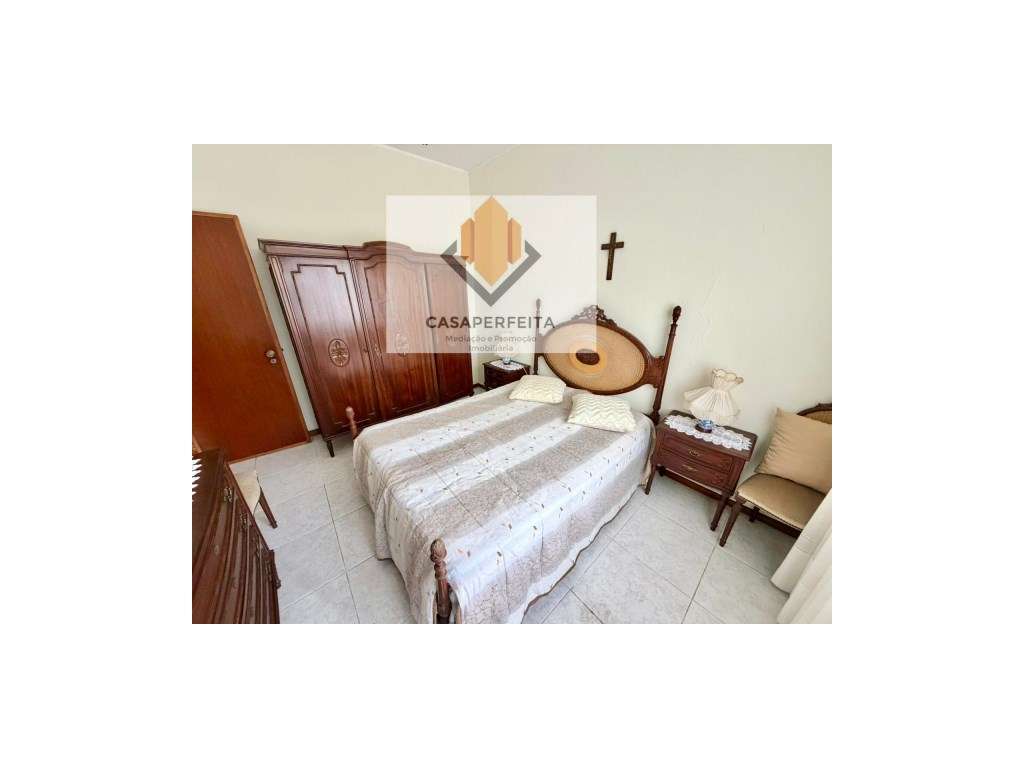 Andar Moradia T3 de 3 Frentes com Terreno, Garagem e Anexos - Avintes-19