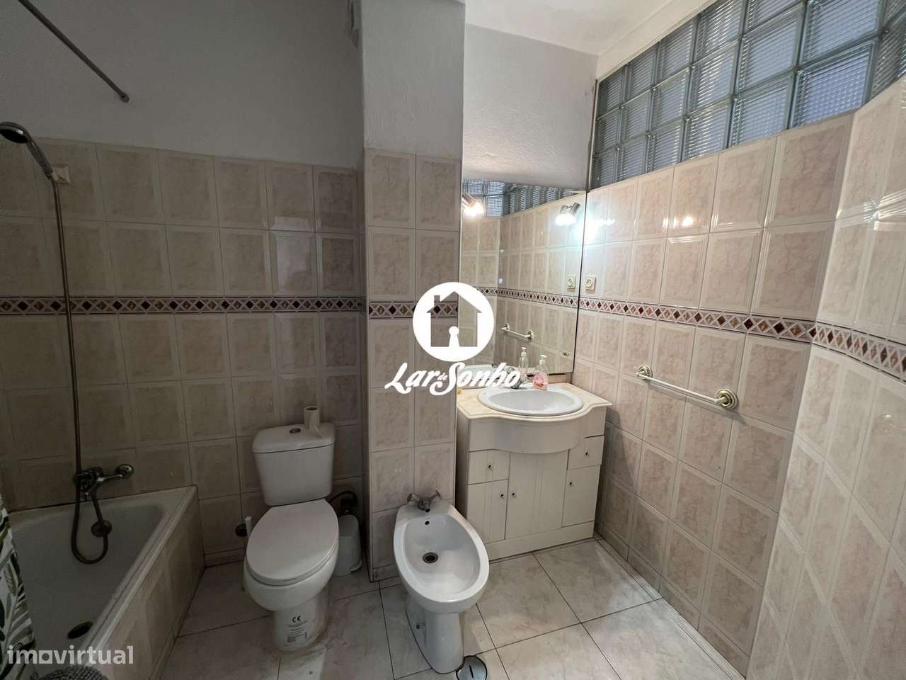 Apartamento T2 com CAVE e TERRAÇO de 80m2 à constituição-21