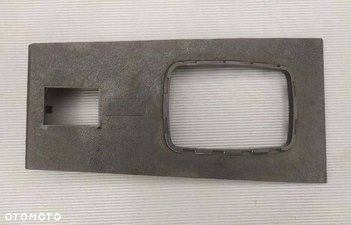 Mercedes-Benz 300 W123 1980 Panel tunelu lewarka - 3