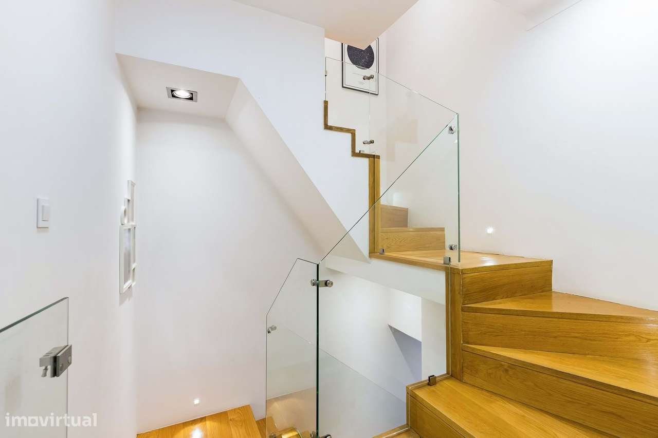 Moradia T4/5 com Piscina no Bairro de Santa Cruz – Benfica, Lisboa-12