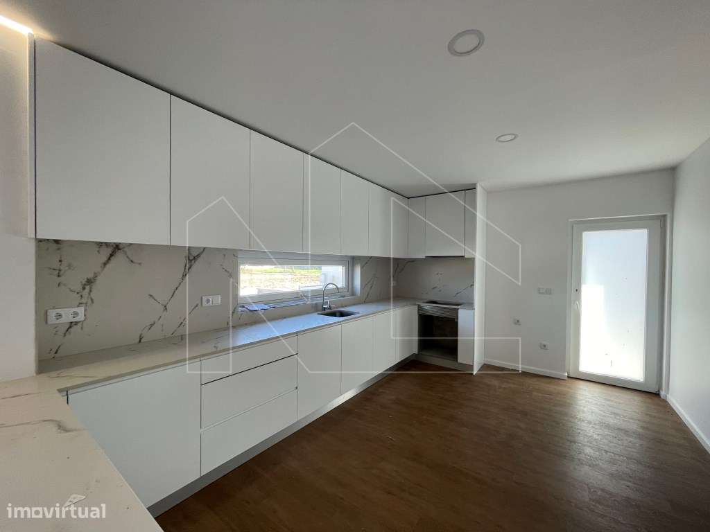 Moradia T4 - Aveiro - Grande imagem: 2/21