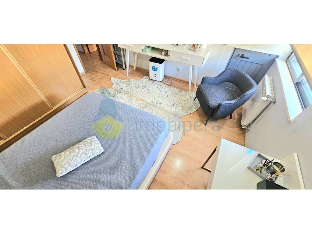 Moradia T4 com 260m2 de área e cave de 95m2, localizada no Monte da...-48