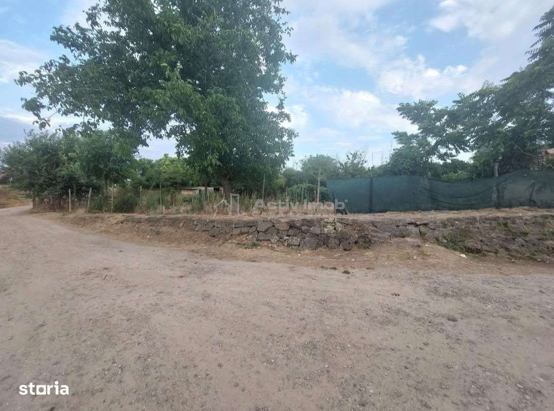 Teren INTRAVILAN, 1060 mp, zona barierei - sat Vernesti - Imagine principală: 1/2