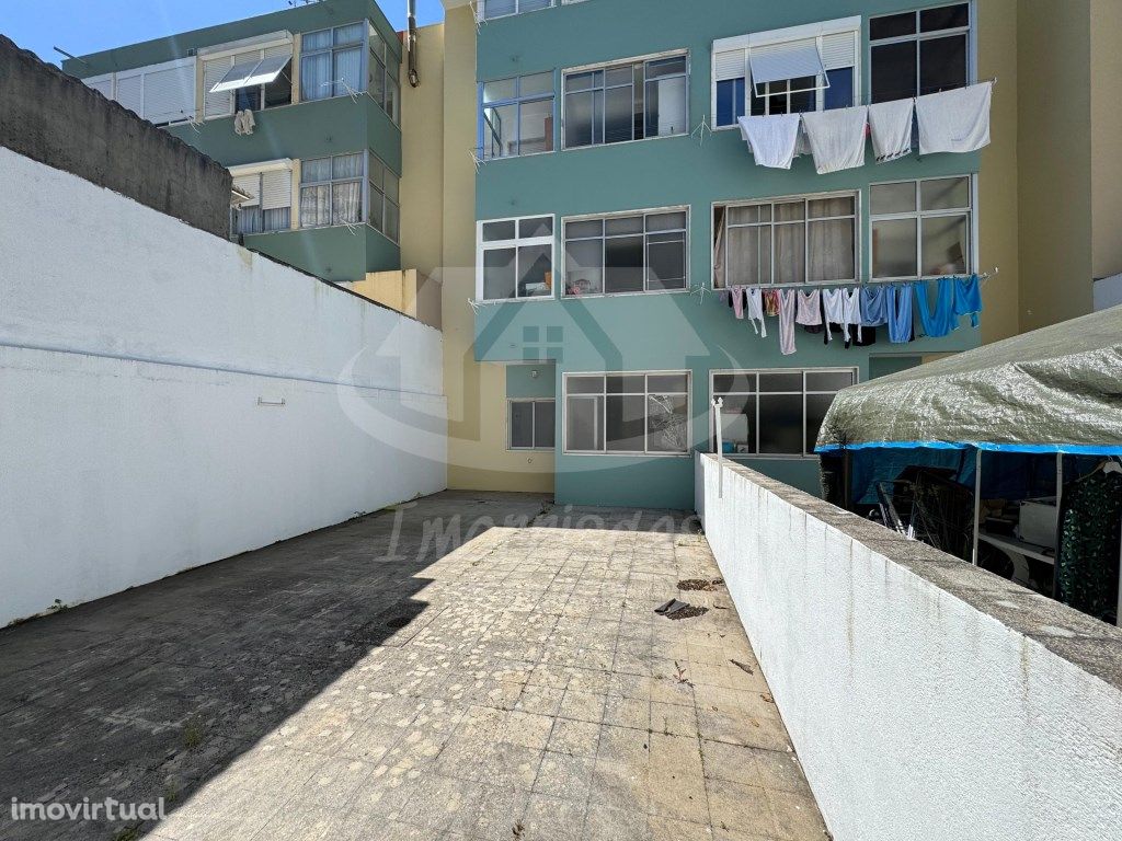 Apartamento T1 para remodelação no Forte da Casa, com ter...