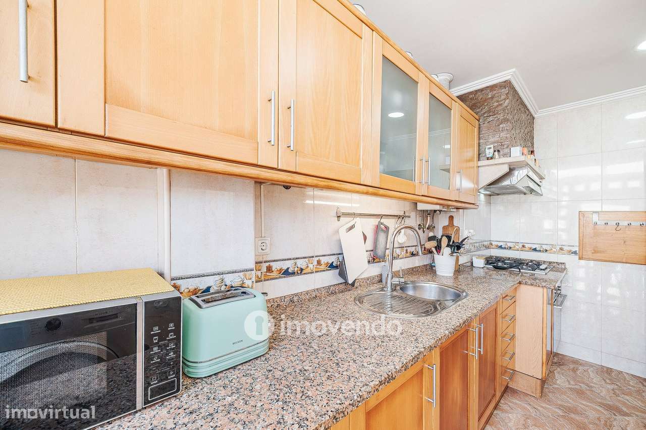 Apartamento T2 com cozinha equipada, na Amadora-19