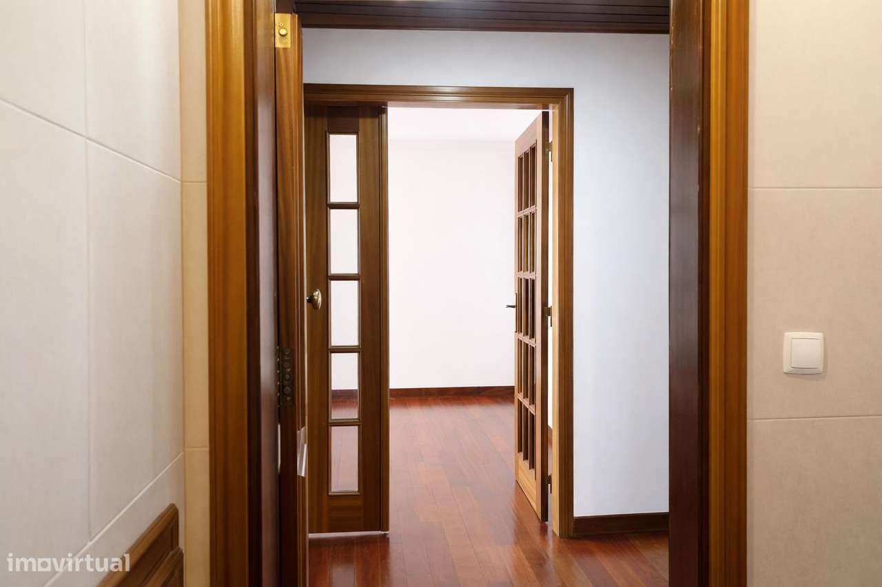 T3 COM VARANDA E VISTA RIA | GARAGEM E ARRUMOS | BARROCAS - AVEIRO - Grande imagem: 3/20