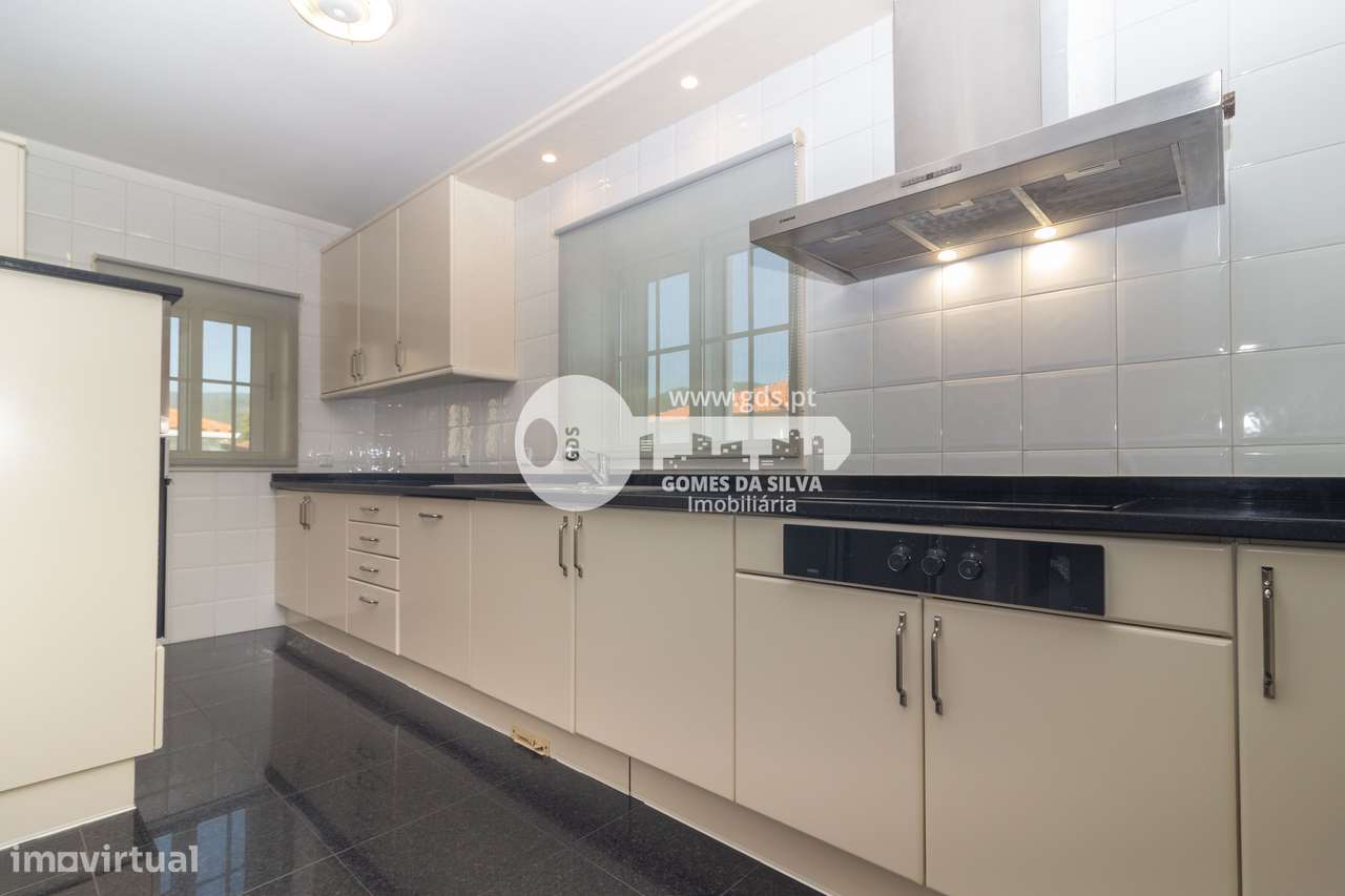 Moradia Individual T4+1 com Jardim e Churrasqueira em Este (São Pedro) - Grande imagem: 4/29