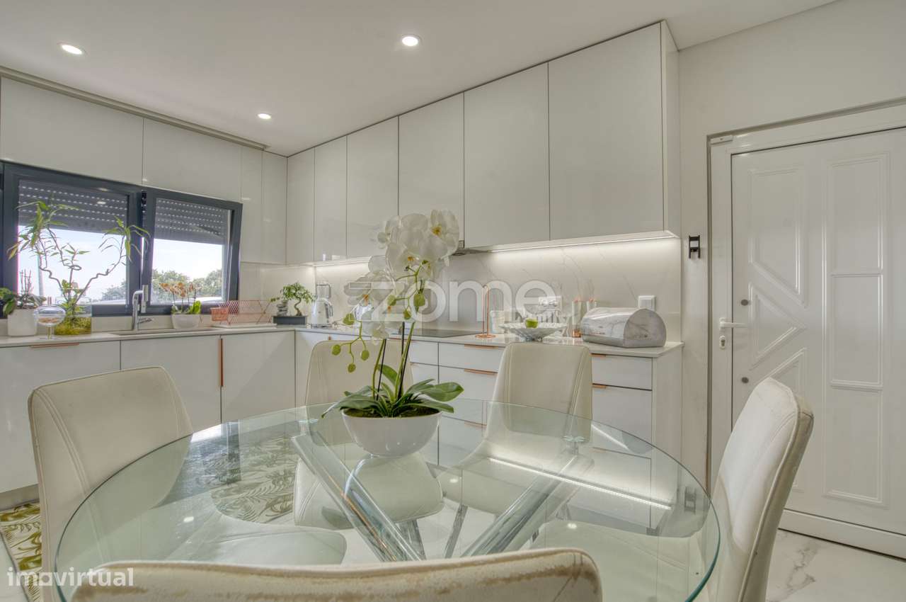 Moradia T4 com Jardim na Ramada-11