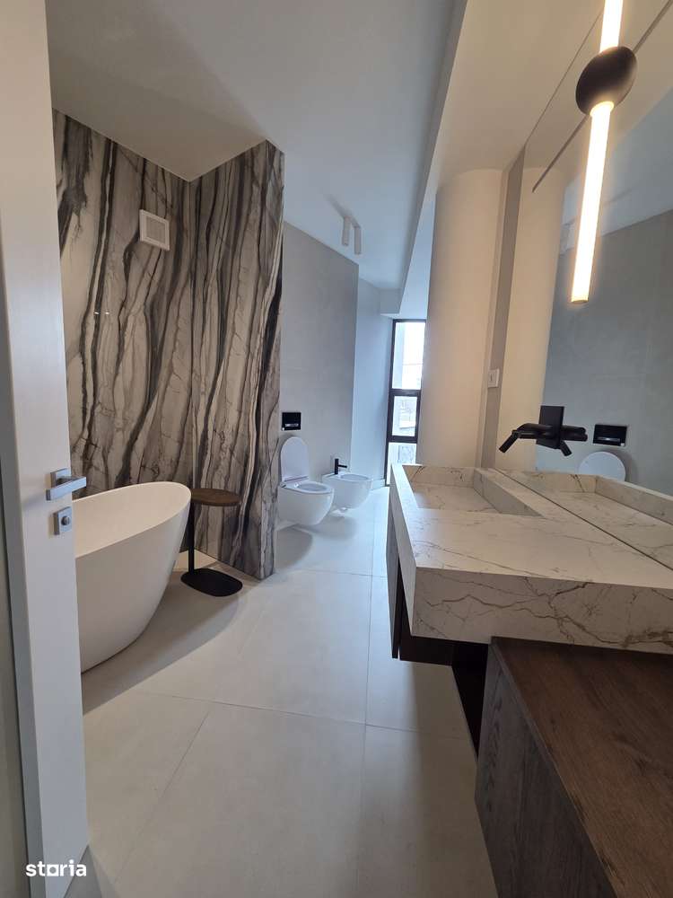 Vilă cu arhitectură futuristă și design avangardist la Cheie-9