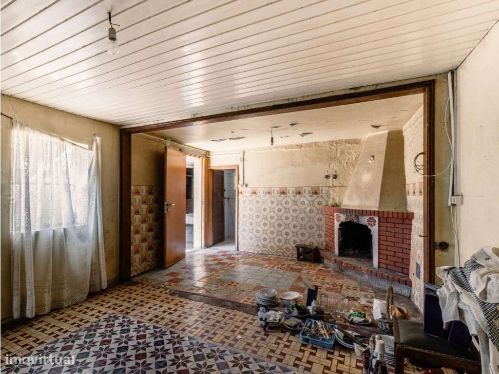 Moradia T3 antiga para recuperar - Grande imagem: 2/26
