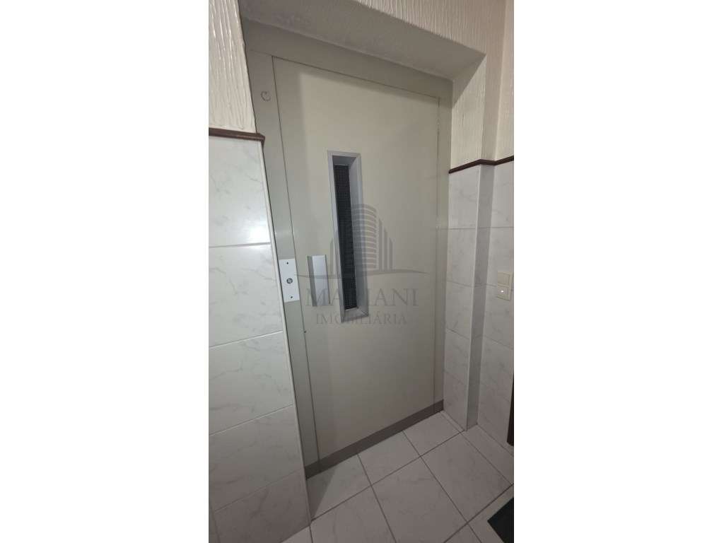 Apartamento T3 no Centro de Canelas - Uma Oportunidade Imperdível!-18