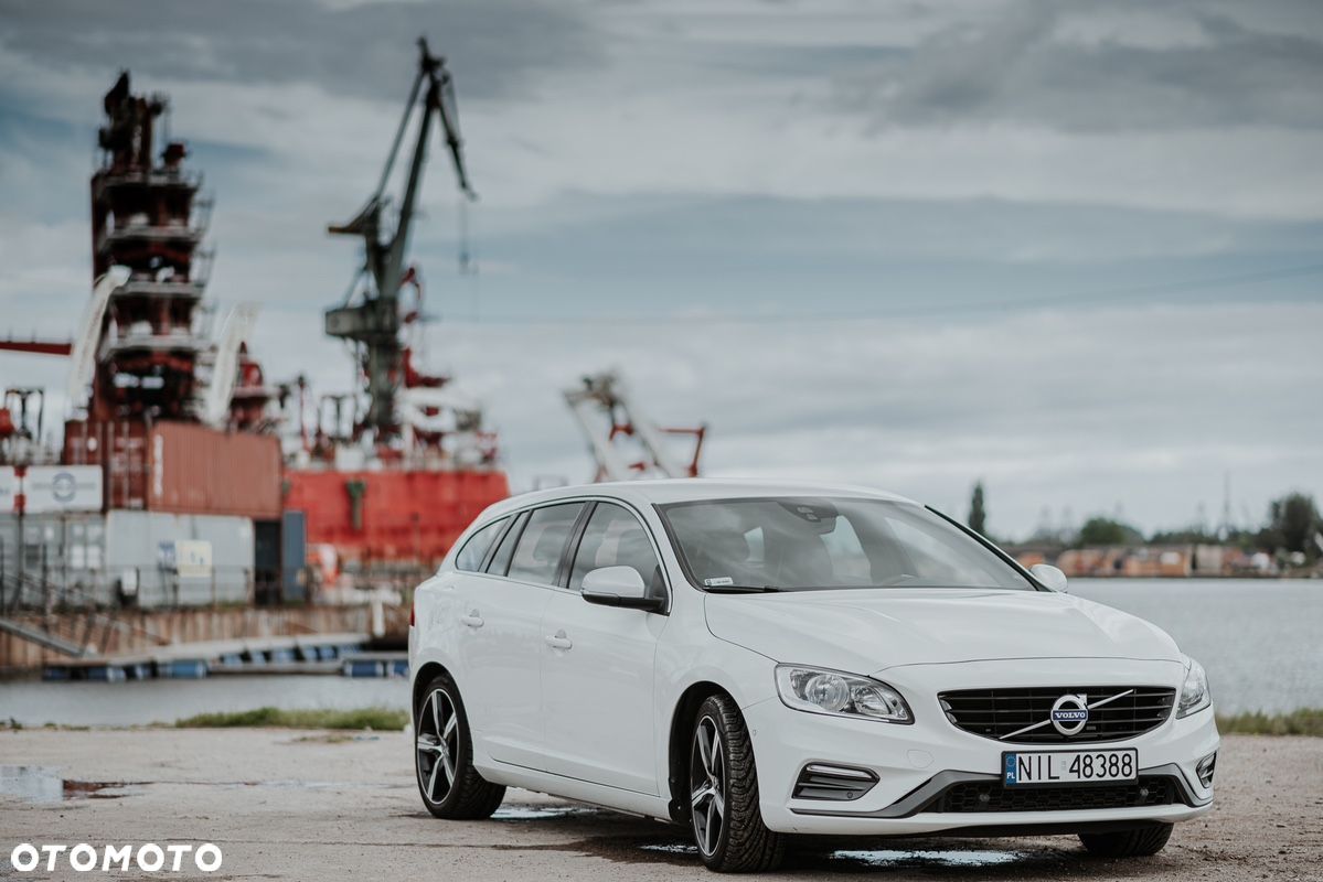 Volvo V60 T4 Drive-E R-Design Momentum - 1