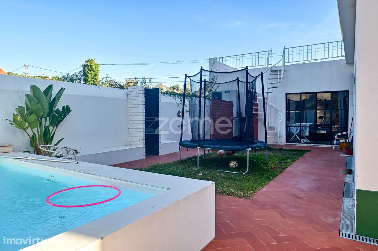 Casa Palaciana com 2 Moradias Independentes, Jardim, piscina Garagem-43