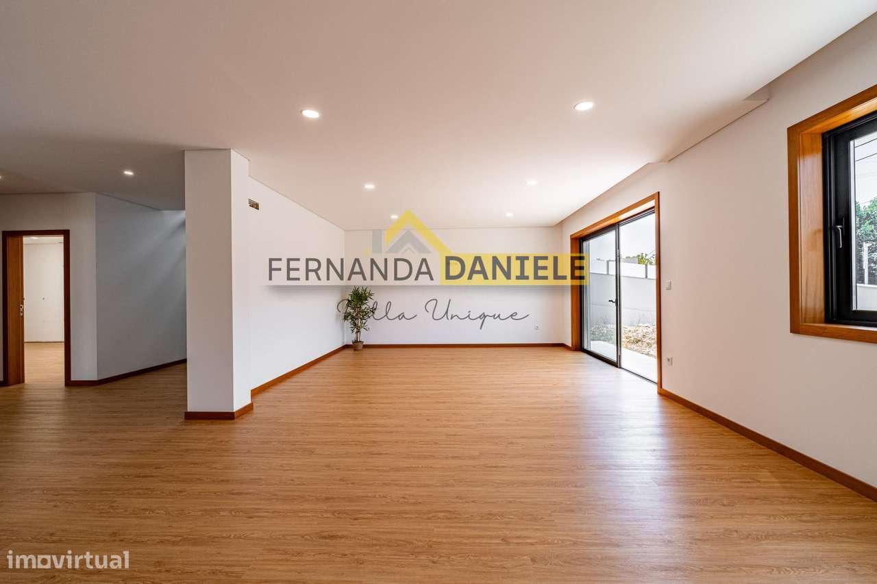 Moradia T4 Nova com 3 Suítes, Garagem e Churrasqueira na Feira - Grande imagem: 5/34