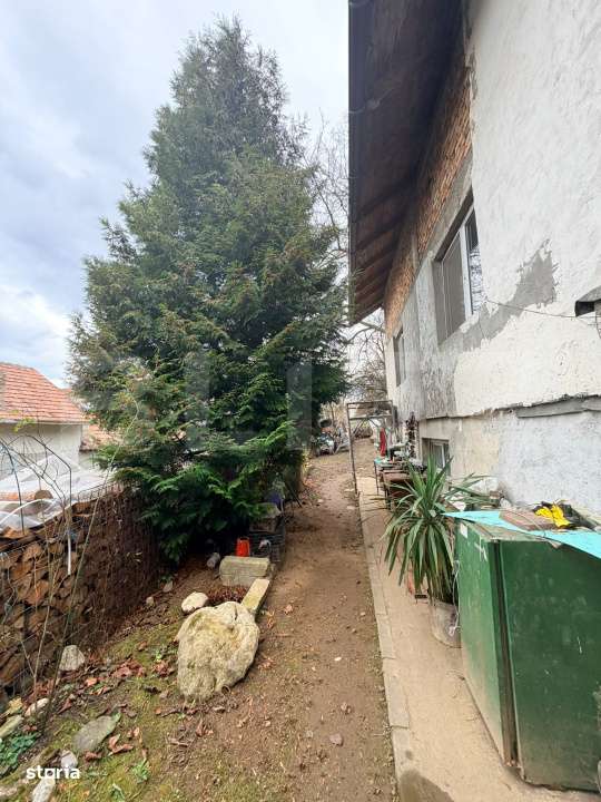 Casa de vanzare –Zarnesti, zona Tohanita Pret: 149.999€ TEREN 1637 - Imagine principală: 5/8