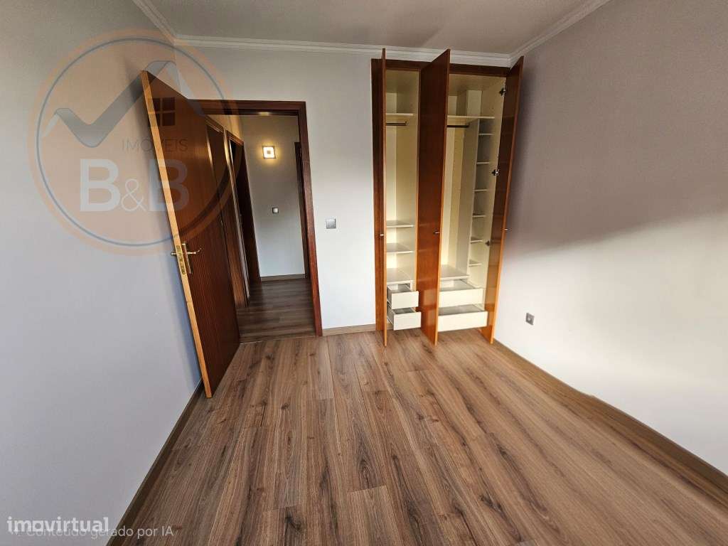 Apartamento T3 com garagem em Valbom-14